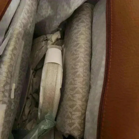 NWOT Michael Kors Kimberly Large 3- in-1 Tote in Camel - Picture 8 of 8